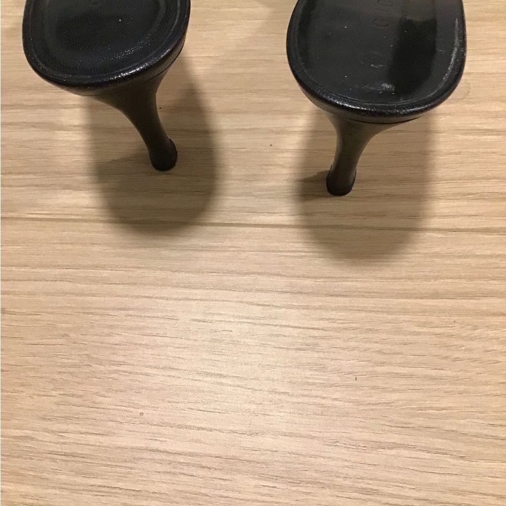 Authentic Gucci Black Women's GG Logo Mules - Picture 5 of 8